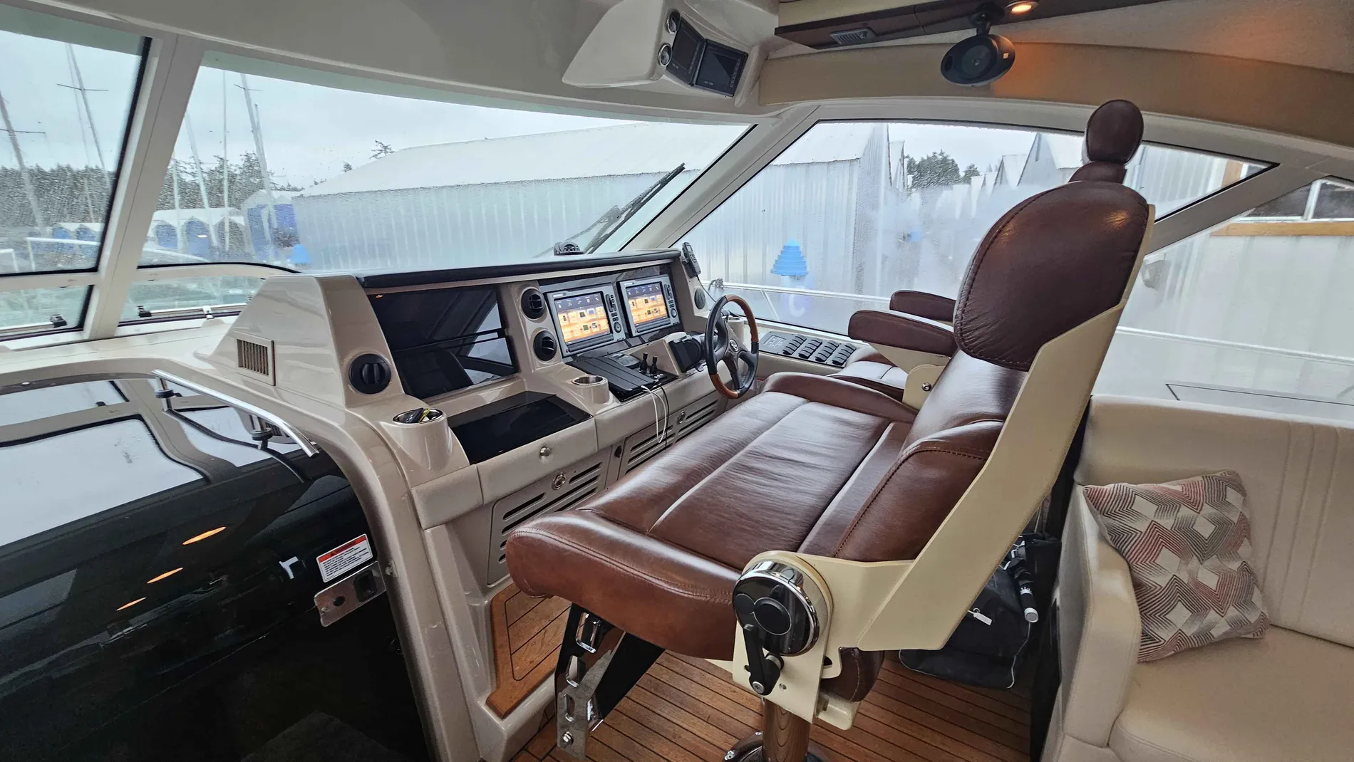 Pre-Owned 2007 Sea ray 60 Sundancer for Sale | Vancouver, BC | M&P Yacht Centre | 6967af61c4b3ed8c1008502f