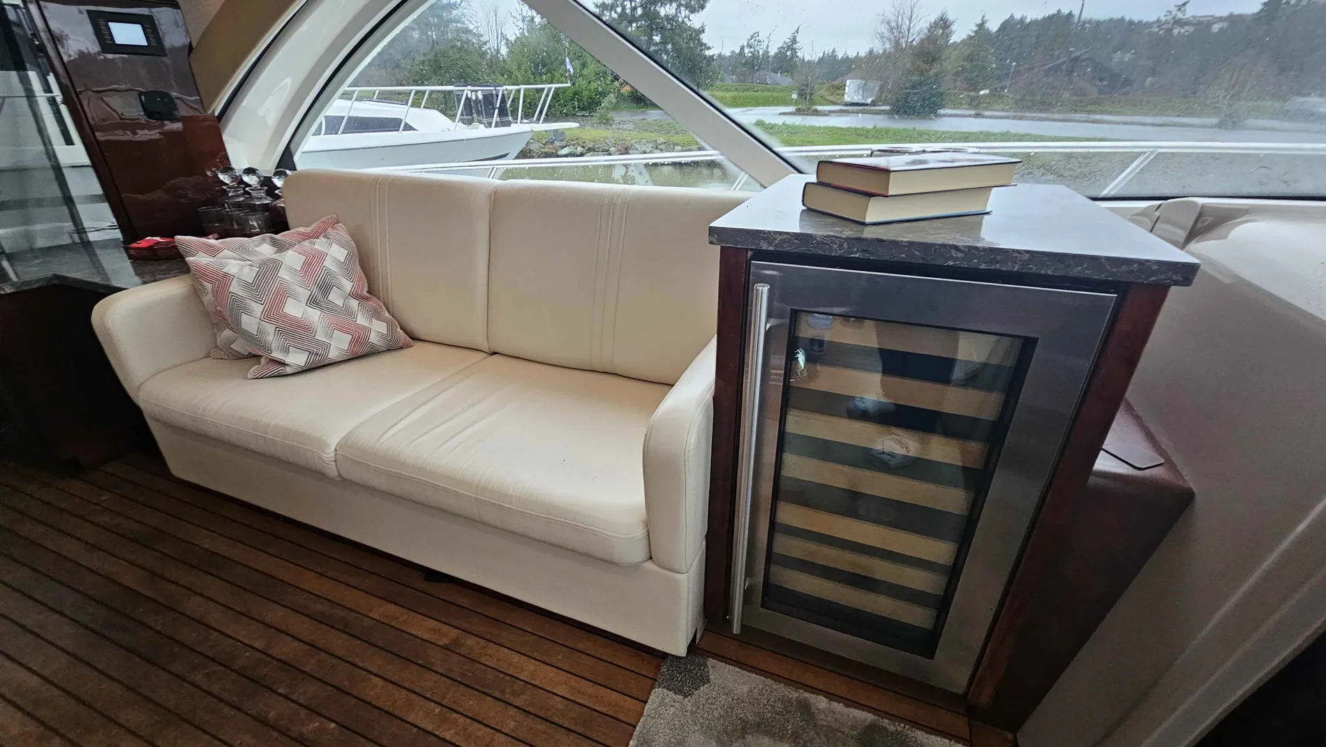 Pre-Owned 2007 Sea ray 60 Sundancer for Sale | Vancouver, BC | M&P Yacht Centre | 6967af61c4b3ed8c1008502f