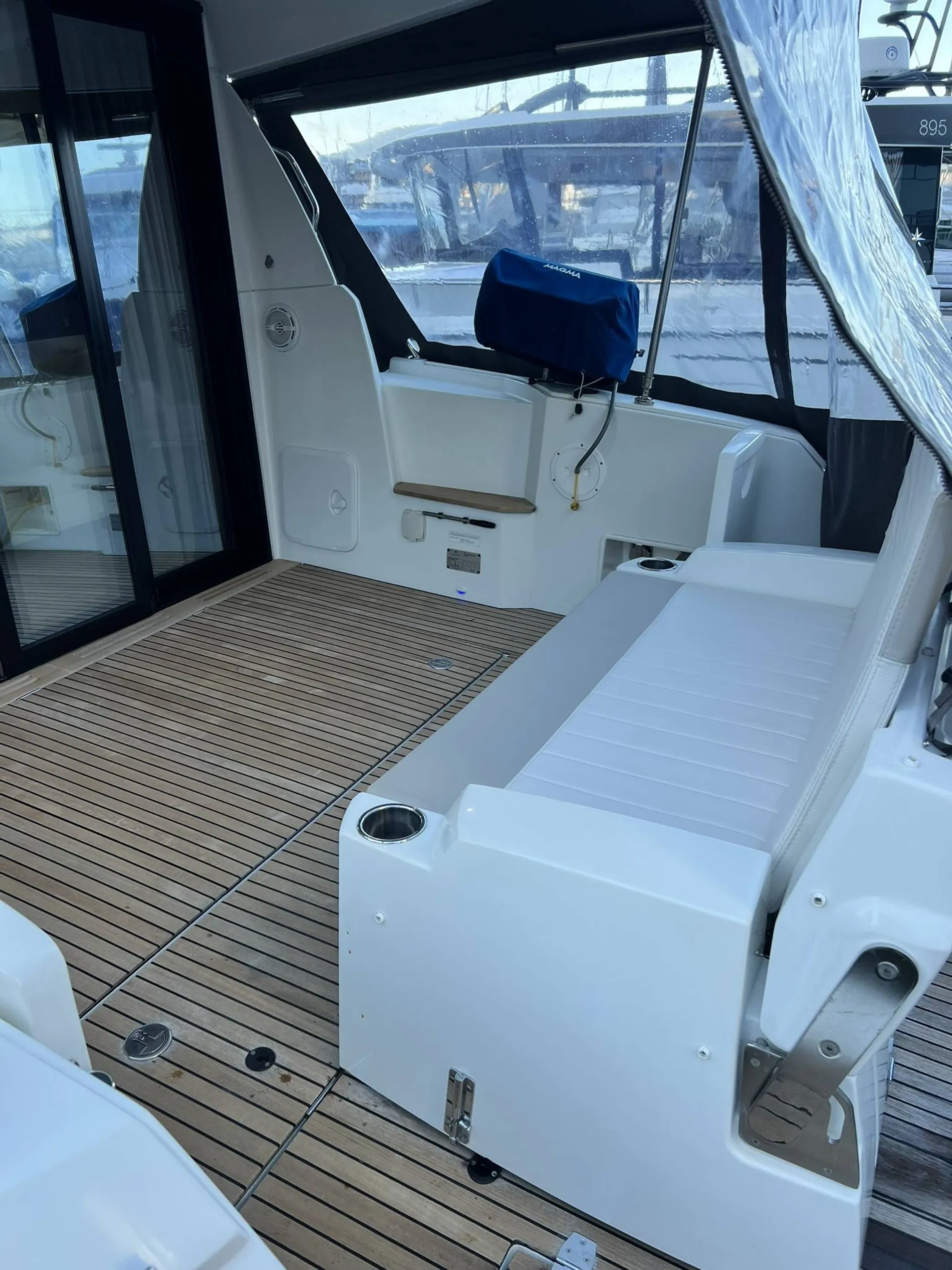 Pre-Owned 2017 Jeanneau NC 11 for Sale | Vancouver, BC | M&P Yacht Centre | 69697b963eaff79dcb045ee7