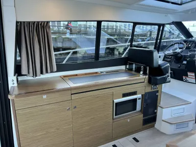 Pre-Owned 2017 Jeanneau NC 11 for Sale | Vancouver, BC | M&P Yacht Centre | 69697b963eaff79dcb045ee7