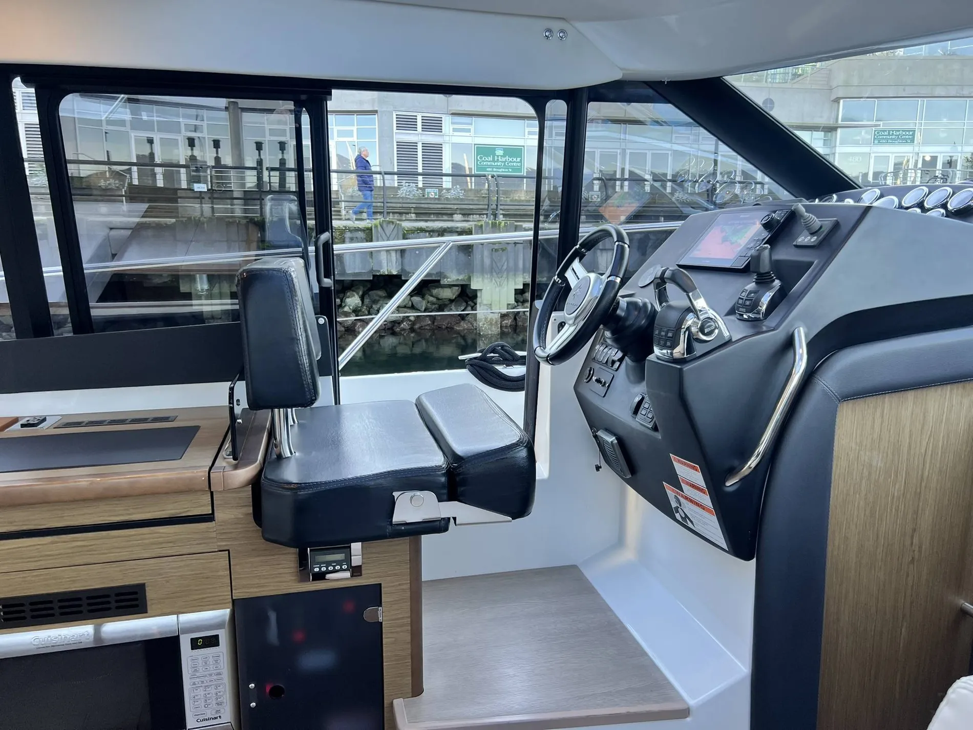 Pre-Owned 2017 Jeanneau NC 11 for Sale | Vancouver, BC | M&P Yacht Centre | 69697b963eaff79dcb045ee7