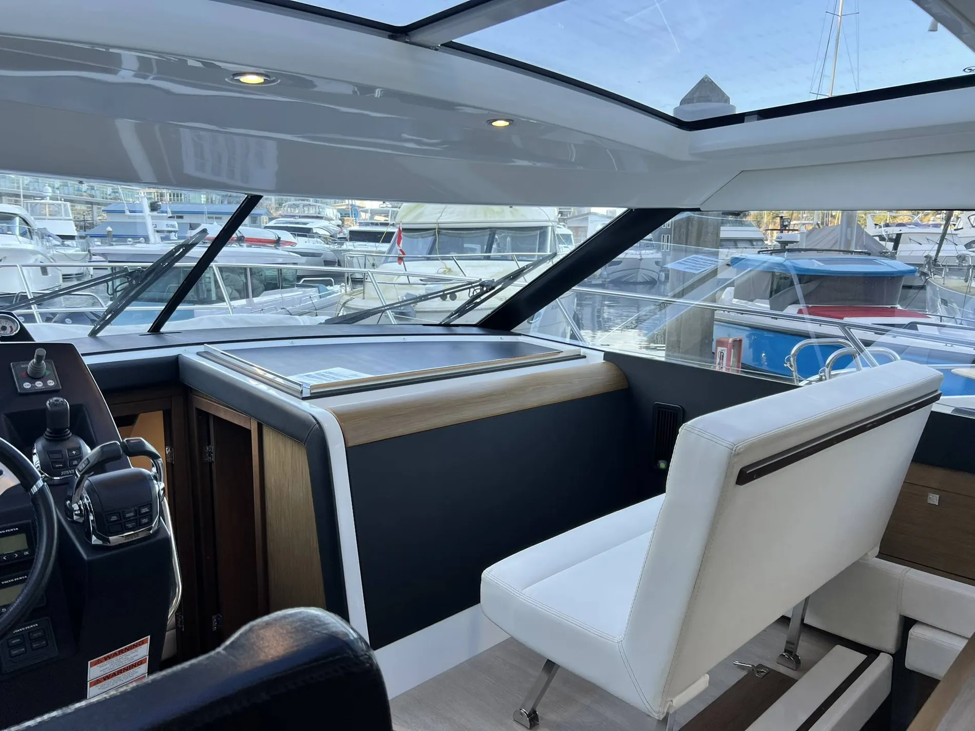 Pre-Owned 2017 Jeanneau NC 11 for Sale | Vancouver, BC | M&P Yacht Centre | 69697b963eaff79dcb045ee7