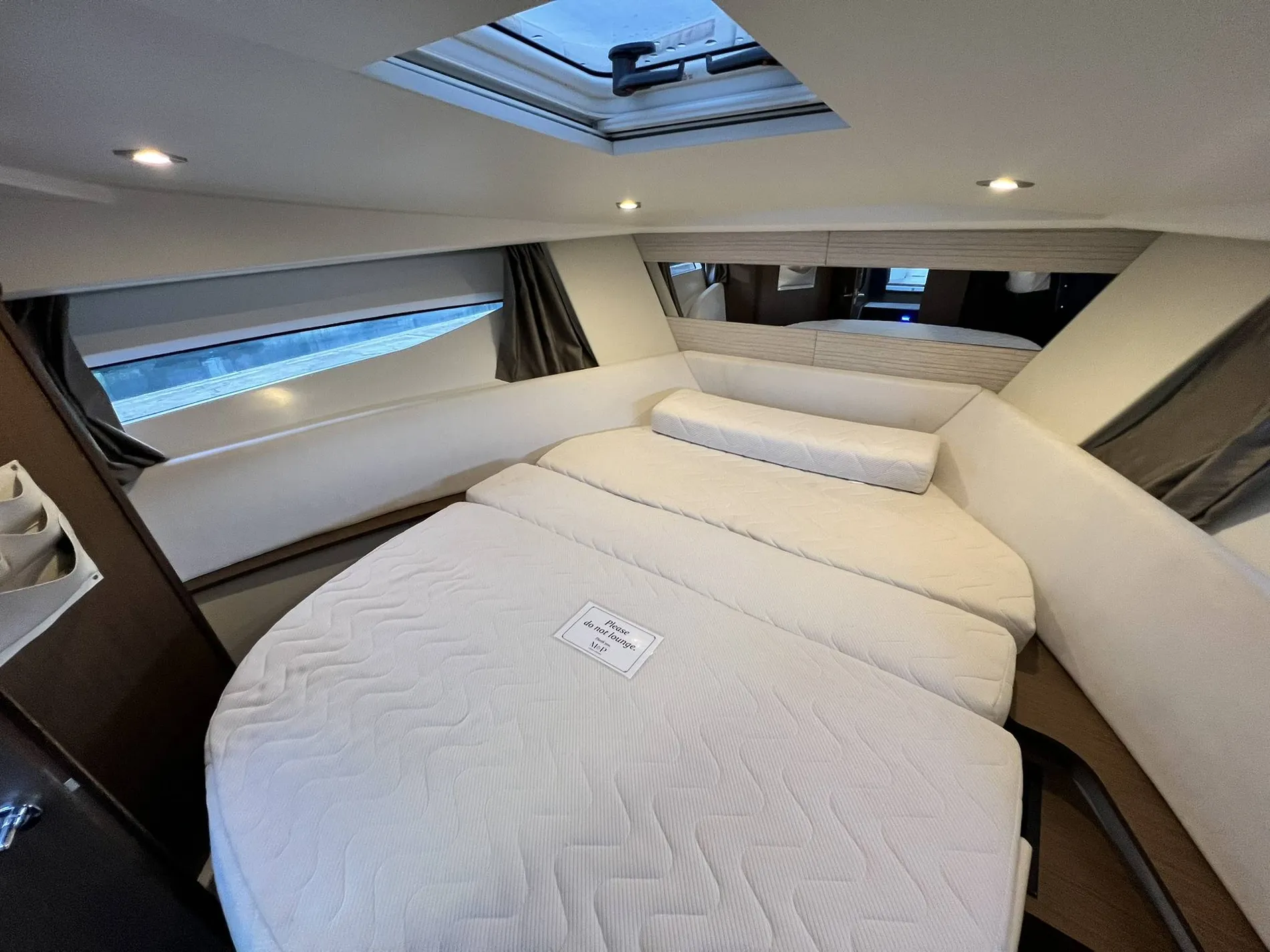Pre-Owned 2017 Jeanneau NC 11 for Sale | Vancouver, BC | M&P Yacht Centre | 69697b963eaff79dcb045ee7
