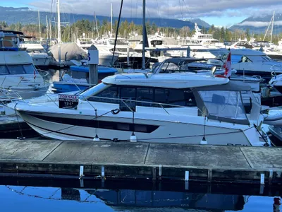 Pre-Owned 2017 Jeanneau NC 11 for Sale | Vancouver, BC | M&P Yacht Centre | 69697b963eaff79dcb045ee7