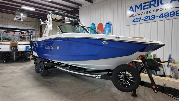 2026 Mastercraft XT24-7