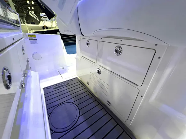 2026 Cobia 245 CC detail image 11