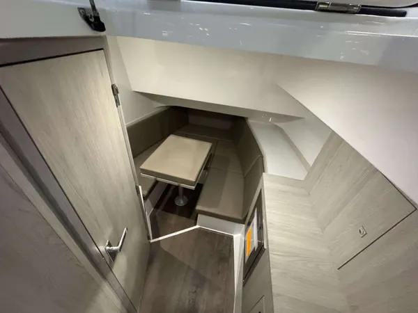 2026 Cruisers Yachts 38 VTR EC detail image 11