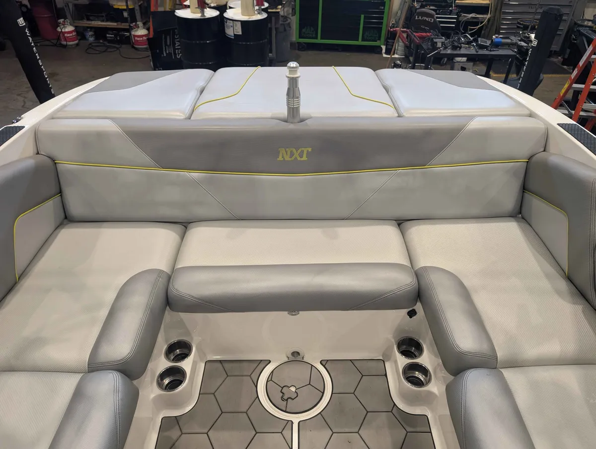 boat-carouselImage-image