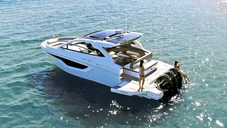 2027 Cruisers Yachts 42 GLS - OB0