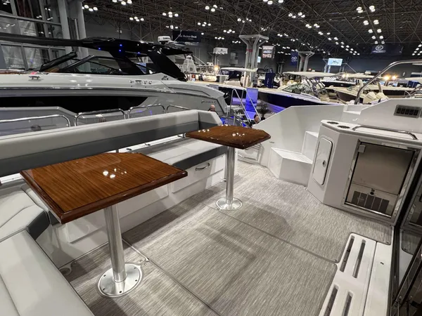 2027 Cruisers Yachts 42 CANTIUS detail image 5