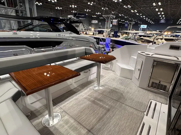 2027 Cruisers Yachts 42 CANTIUS detail image 6