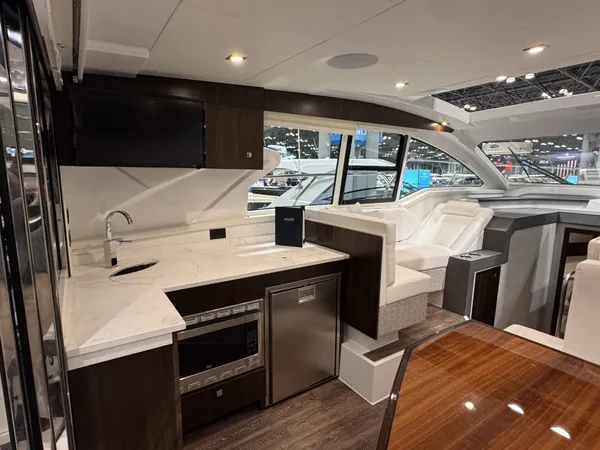 2027 Cruisers Yachts 42 CANTIUS detail image 8