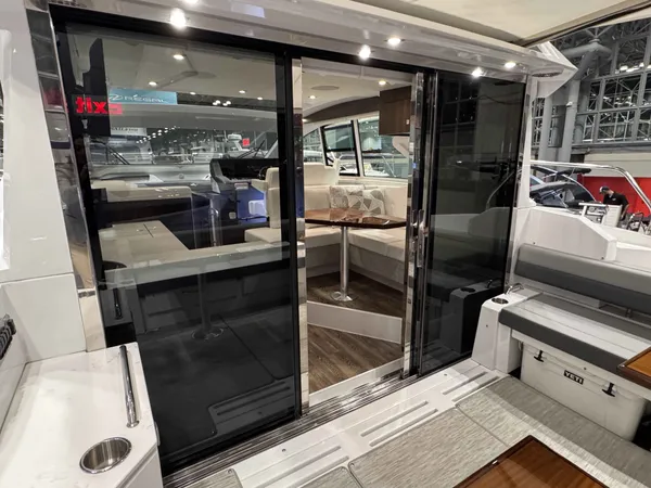 2027 Cruisers Yachts 42 CANTIUS detail image 10