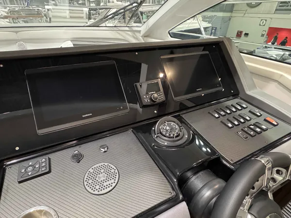 2027 Cruisers Yachts 42 CANTIUS detail image 11