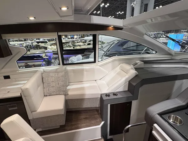 2027 Cruisers Yachts 42 CANTIUS detail image 12
