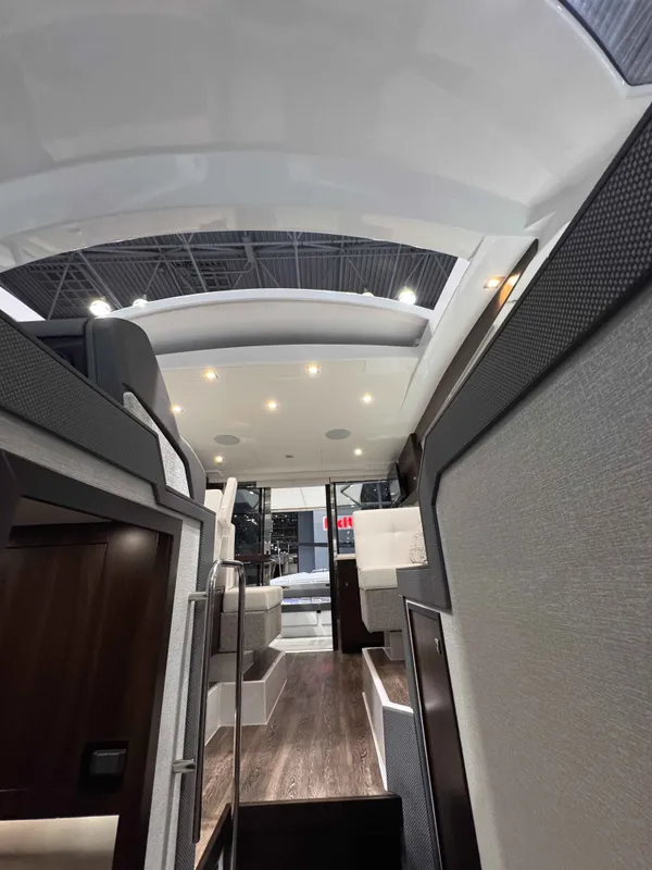 2027 Cruisers Yachts 42 CANTIUS detail image 13