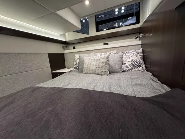 2027 Cruisers Yachts 42 CANTIUS detail image 15