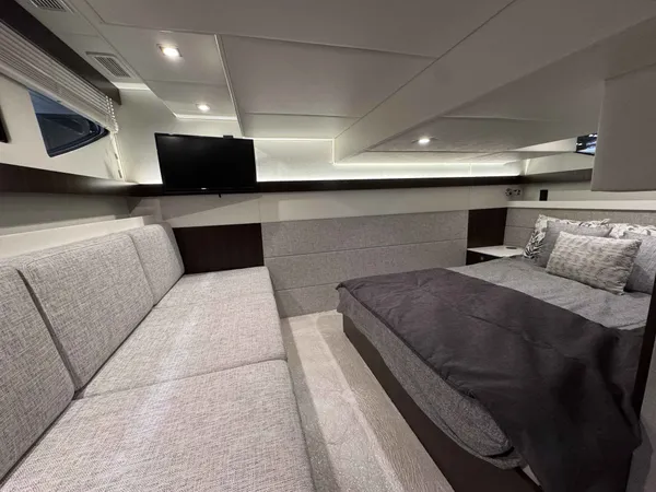 2027 Cruisers Yachts 42 CANTIUS detail image 16