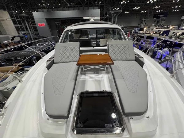 2027 Cruisers Yachts 42 CANTIUS detail image 21
