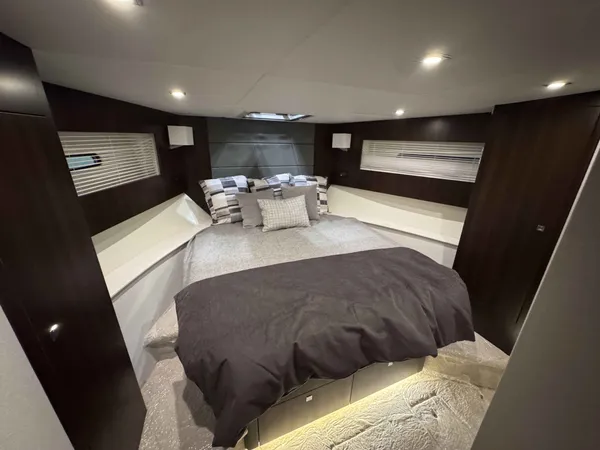 2027 Cruisers Yachts 42 CANTIUS detail image 23