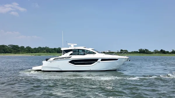 2027 Cruisers Yachts 42 CANTIUS detail image 2
