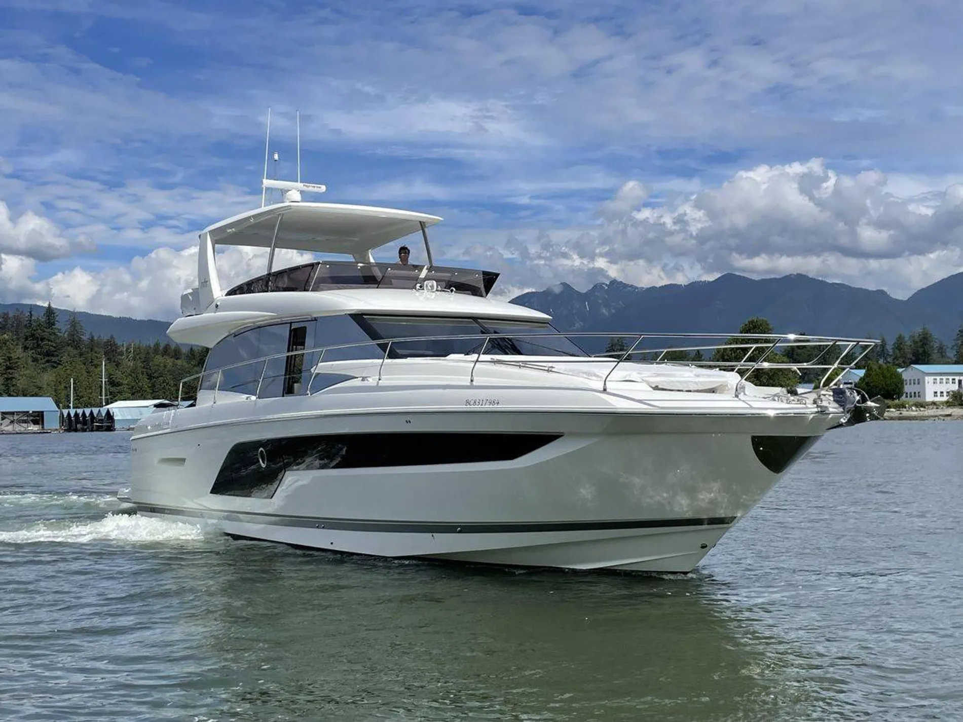 Pre-Owned 2022 Prestige 590 Fly for Sale | Vancouver, BC | M&P Yacht Centre | 697bac93f6038689a0043c9e