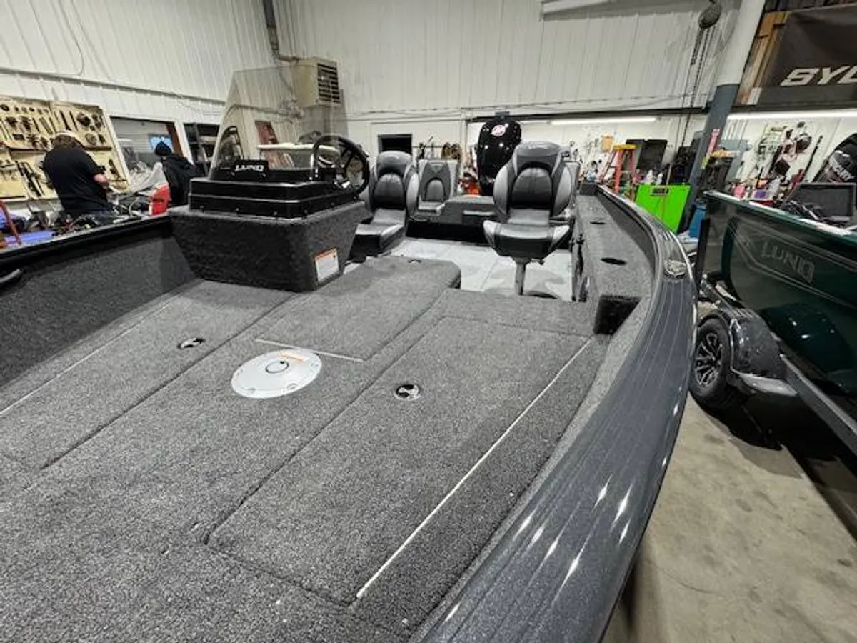 boat-carouselImage-image