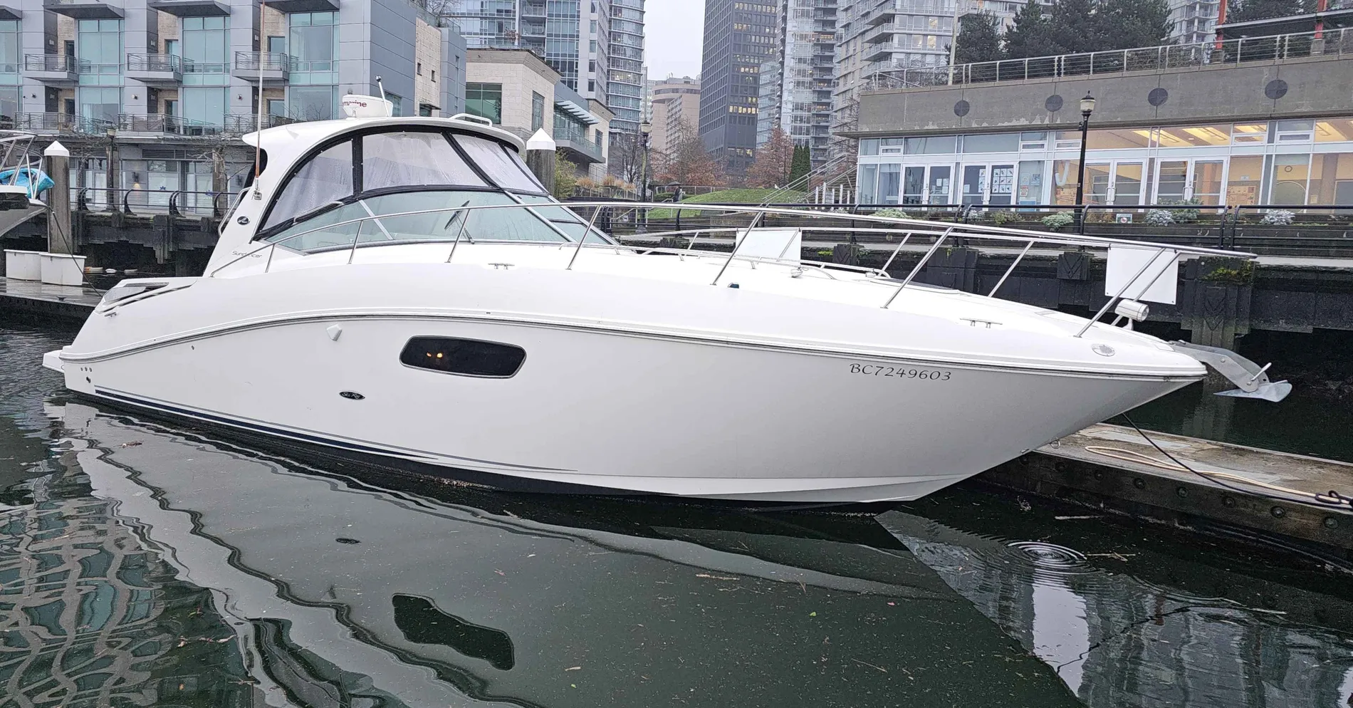 Pre-Owned 2009 Sea ray 350 Sundancer for Sale | Vancouver, BC | M&P Yacht Centre | 693211895b62a75aea06e747
