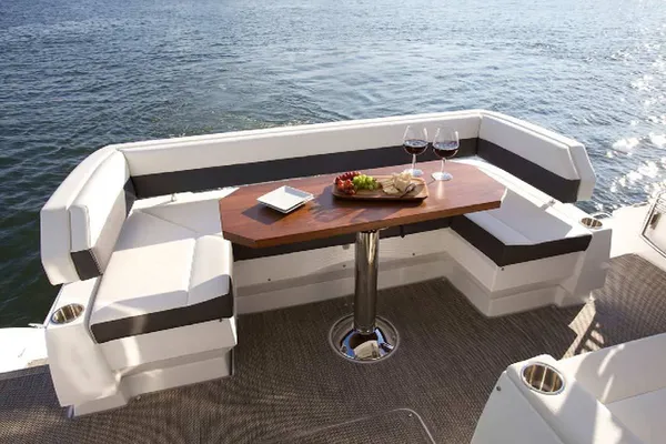 2027 Cruisers Yachts 50 CANTIUS detail image 4