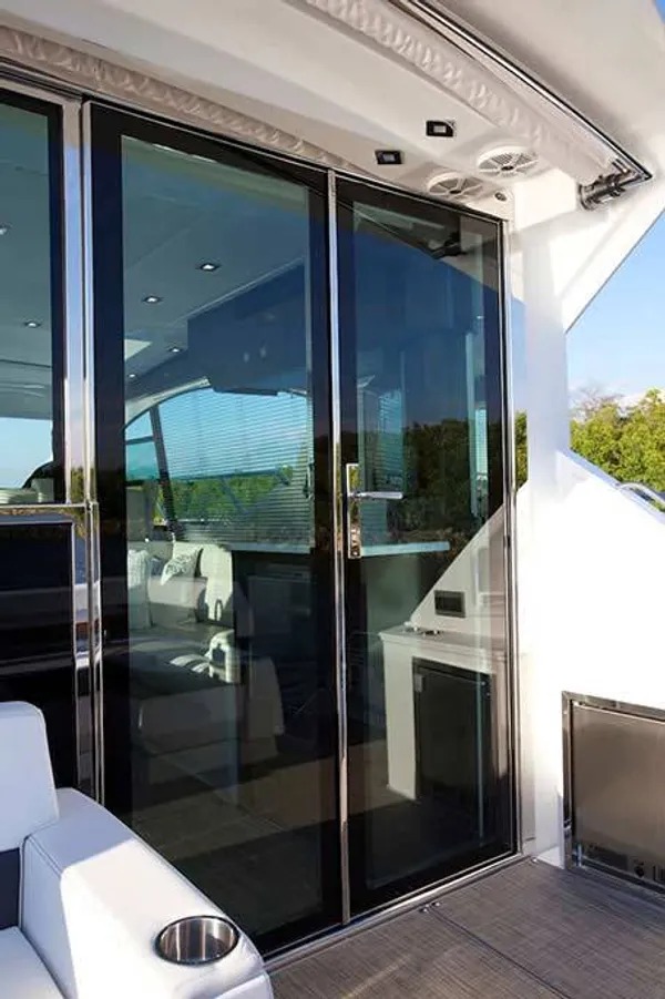 2027 Cruisers Yachts 50 CANTIUS detail image 5