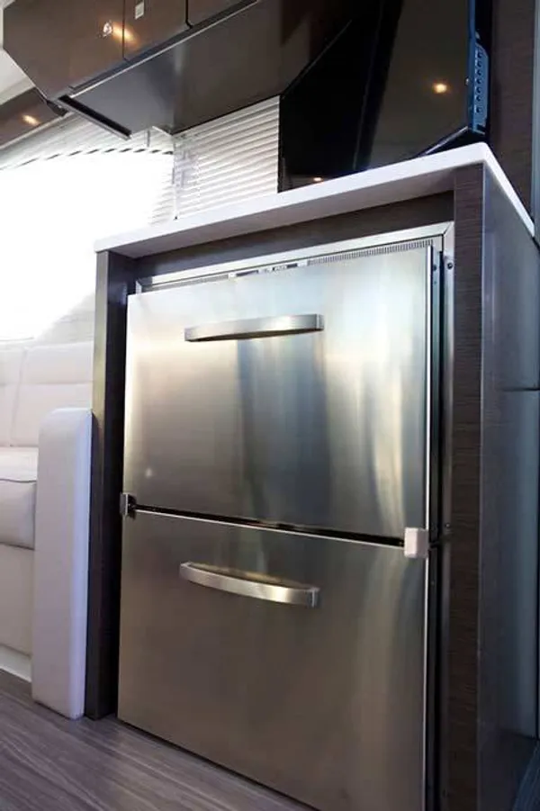 2027 Cruisers Yachts 50 CANTIUS detail image 9