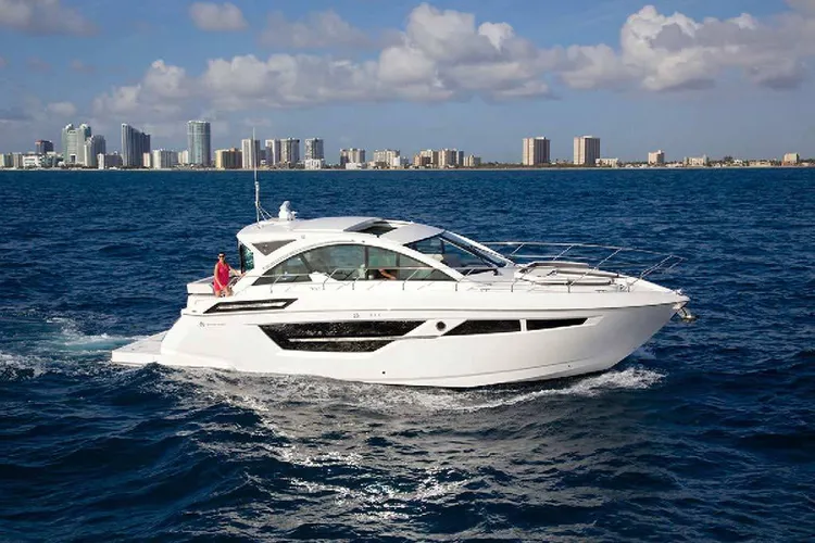 2027 Cruisers Yachts 50 CANTIUS0
