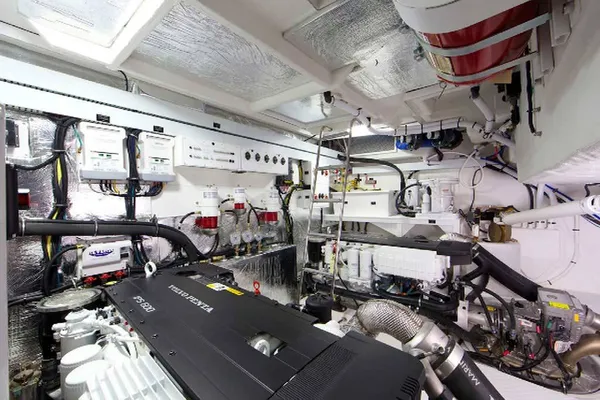 2027 Cruisers Yachts 50 CANTIUS detail image 19