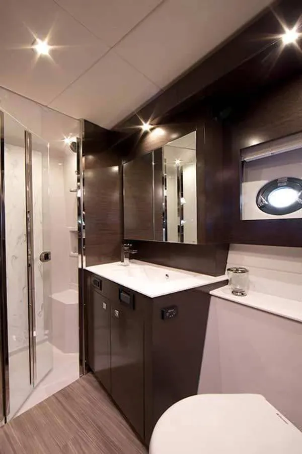 2027 Cruisers Yachts 50 CANTIUS detail image 14