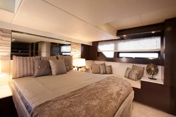 2027 Cruisers Yachts 50 CANTIUS detail image 17