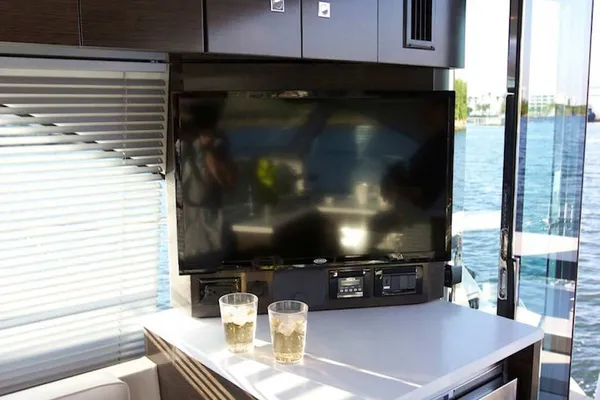 2027 Cruisers Yachts 50 CANTIUS detail image 8
