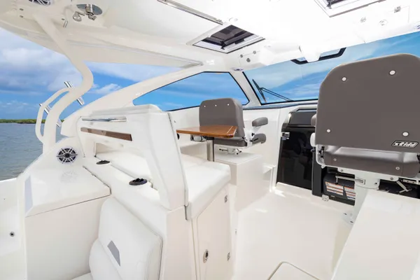 2026 Pursuit OS 405 detail image 6