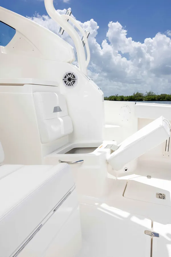 2026 Pursuit OS 405 detail image 5