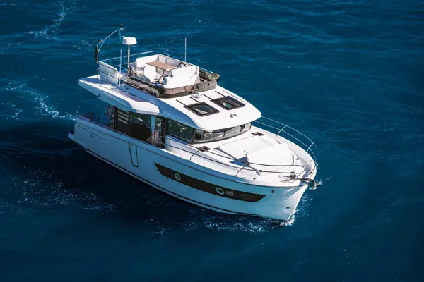 Beneteau Swift Trawler 37 Fly 2026-3