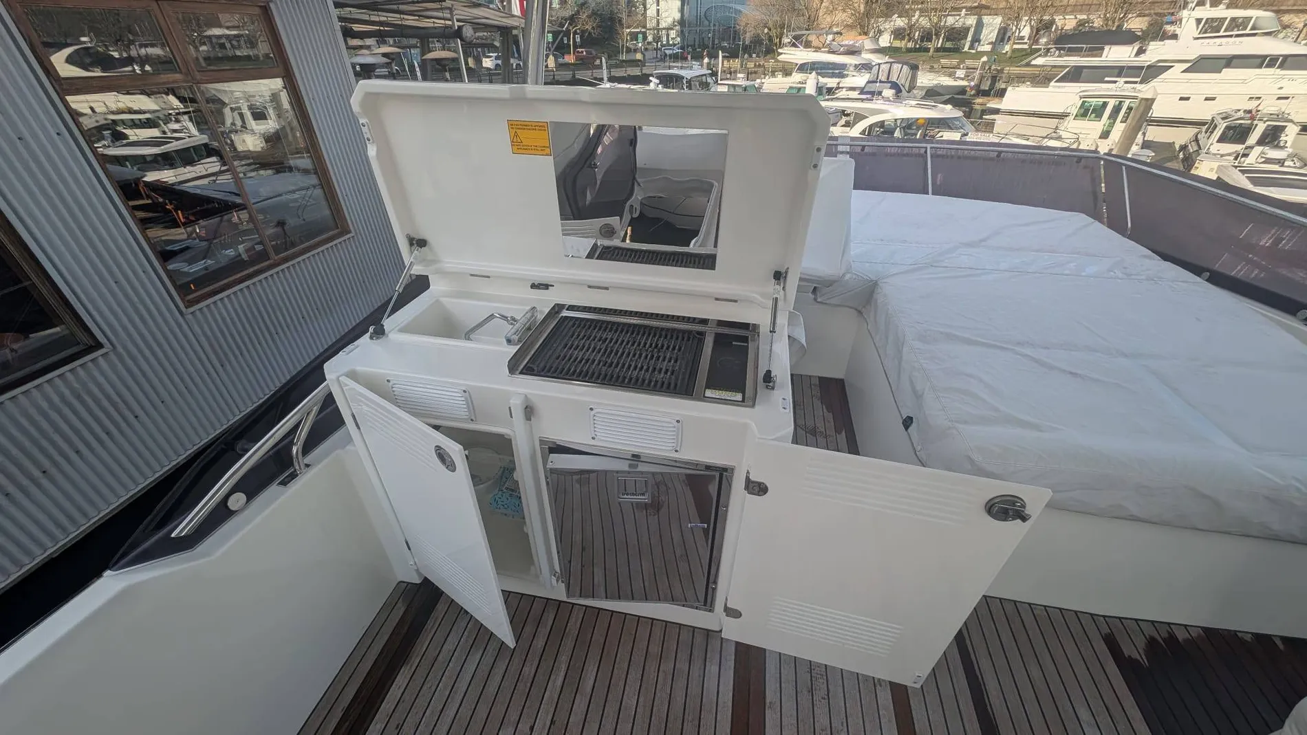Pre-Owned 2022 Prestige 590 Fly for Sale | Vancouver, BC | M&P Yacht Centre | 697bac93f6038689a0043c9e