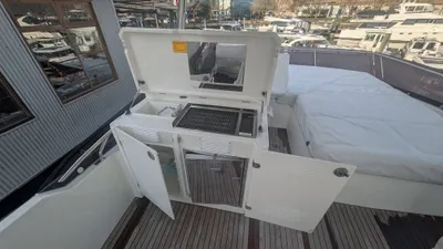 Pre-Owned 2022 Prestige 590 Fly for Sale | Vancouver, BC | M&P Yacht Centre | 697bac93f6038689a0043c9e