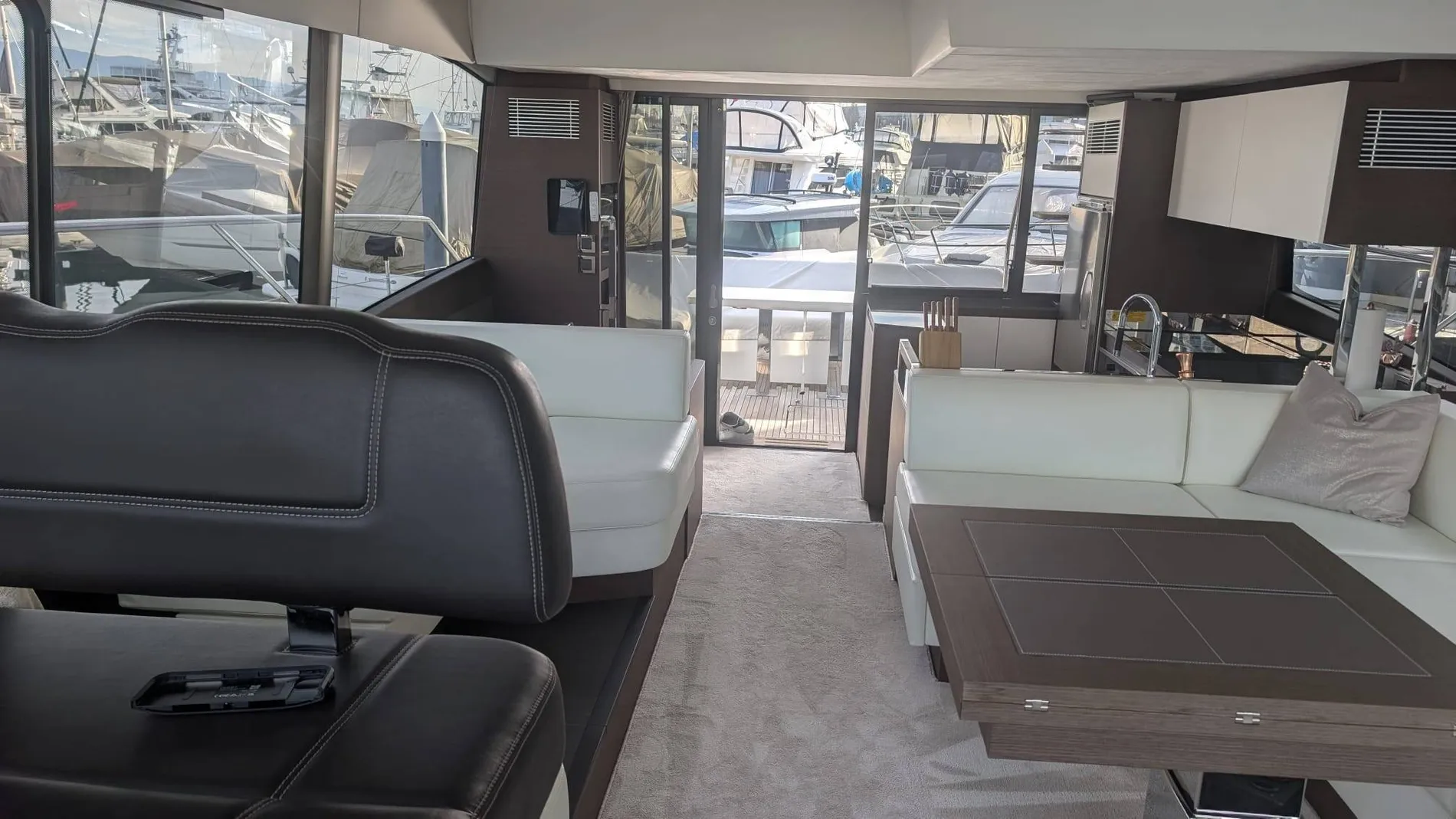 Pre-Owned 2022 Prestige 590 Fly for Sale | Vancouver, BC | M&P Yacht Centre | 697bac93f6038689a0043c9e