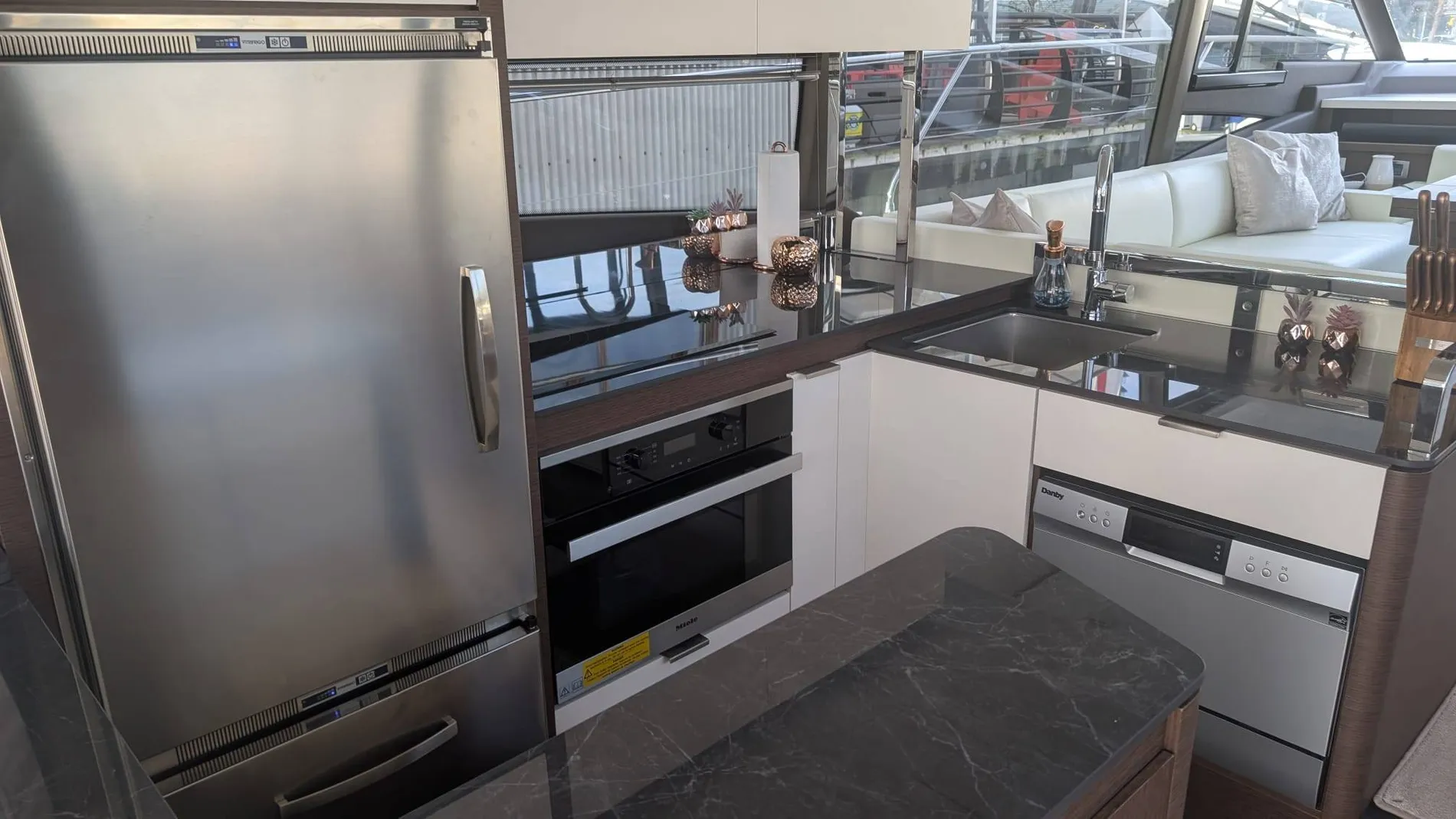 Pre-Owned 2022 Prestige 590 Fly for Sale | Vancouver, BC | M&P Yacht Centre | 697bac93f6038689a0043c9e
