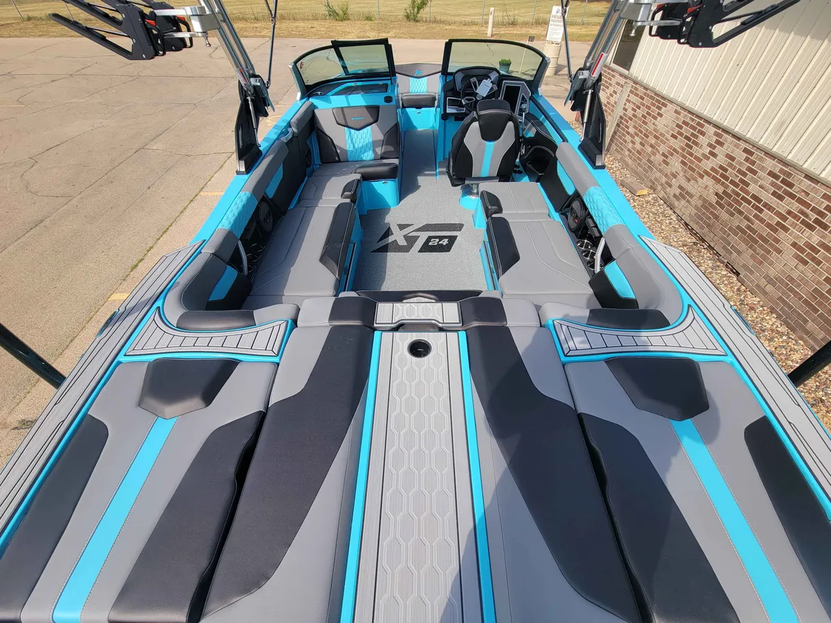 boat-carouselImage-image