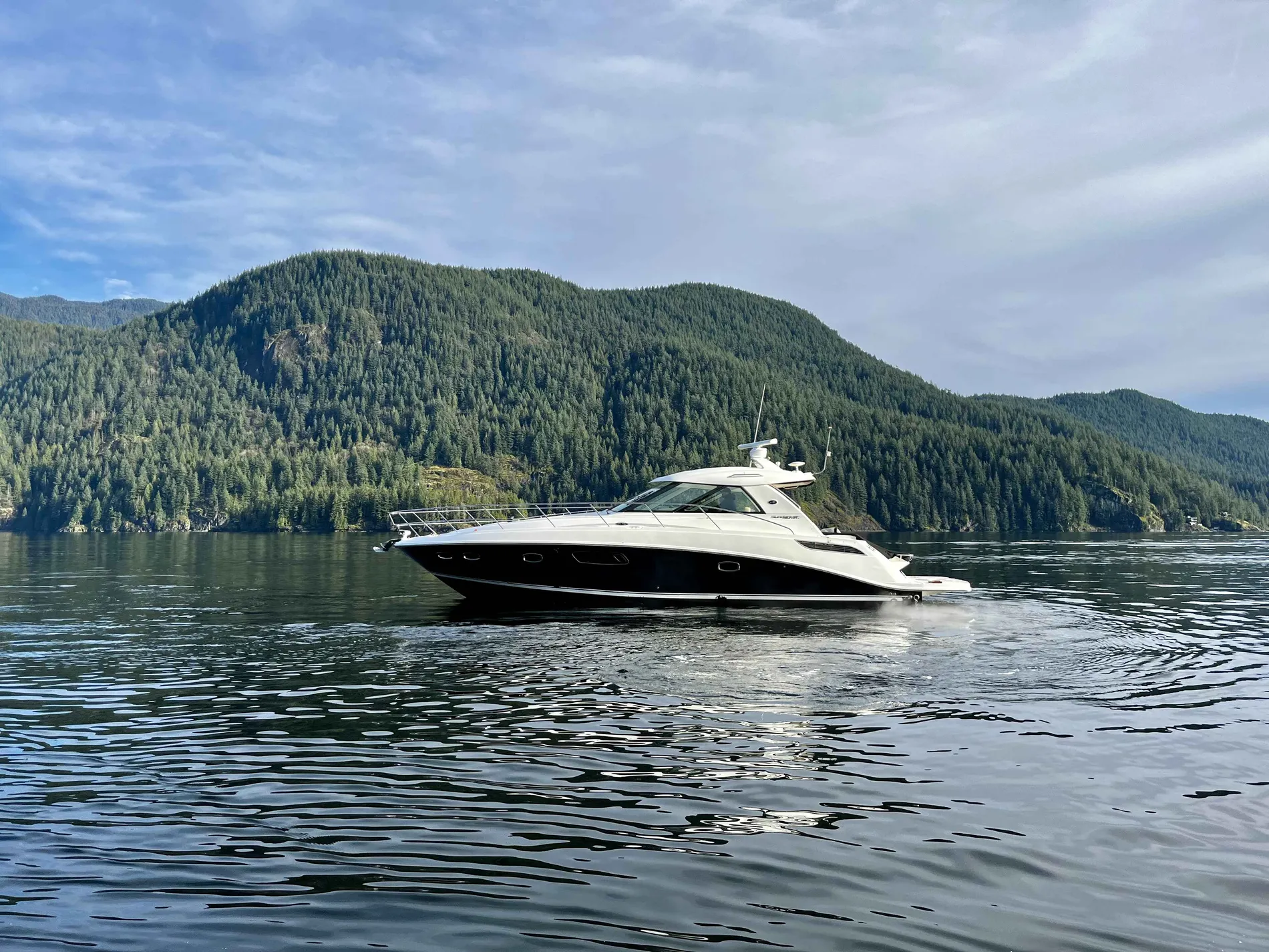 Pre-Owned 2012 Sea ray 450 Sundancer for Sale | Vancouver, BC | M&P Yacht Centre | 67a6cb87b65a37a06e0243ef