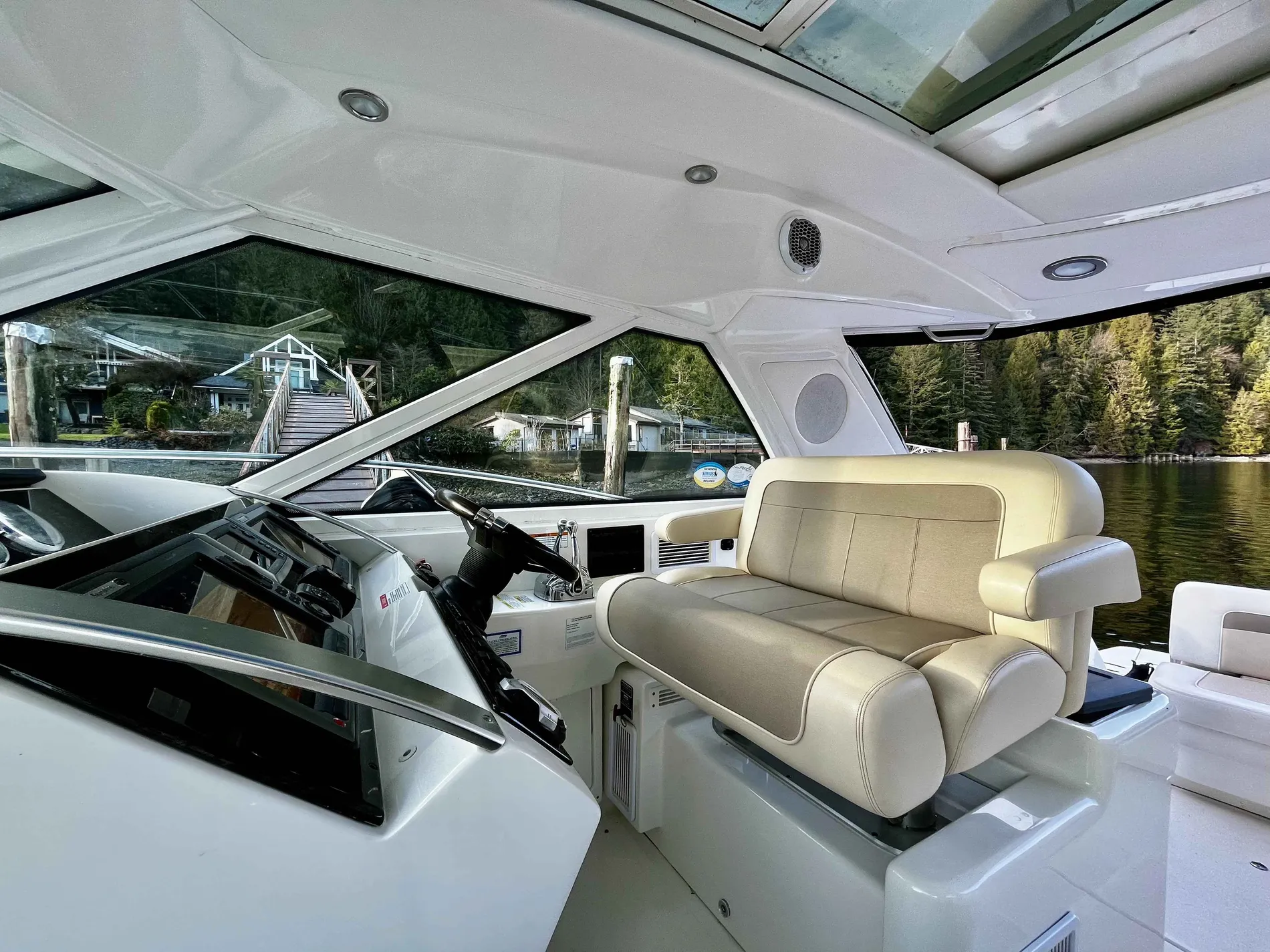 Pre-Owned 2012 Sea ray 450 Sundancer for Sale | Vancouver, BC | M&P Yacht Centre | 67a6cb87b65a37a06e0243ef
