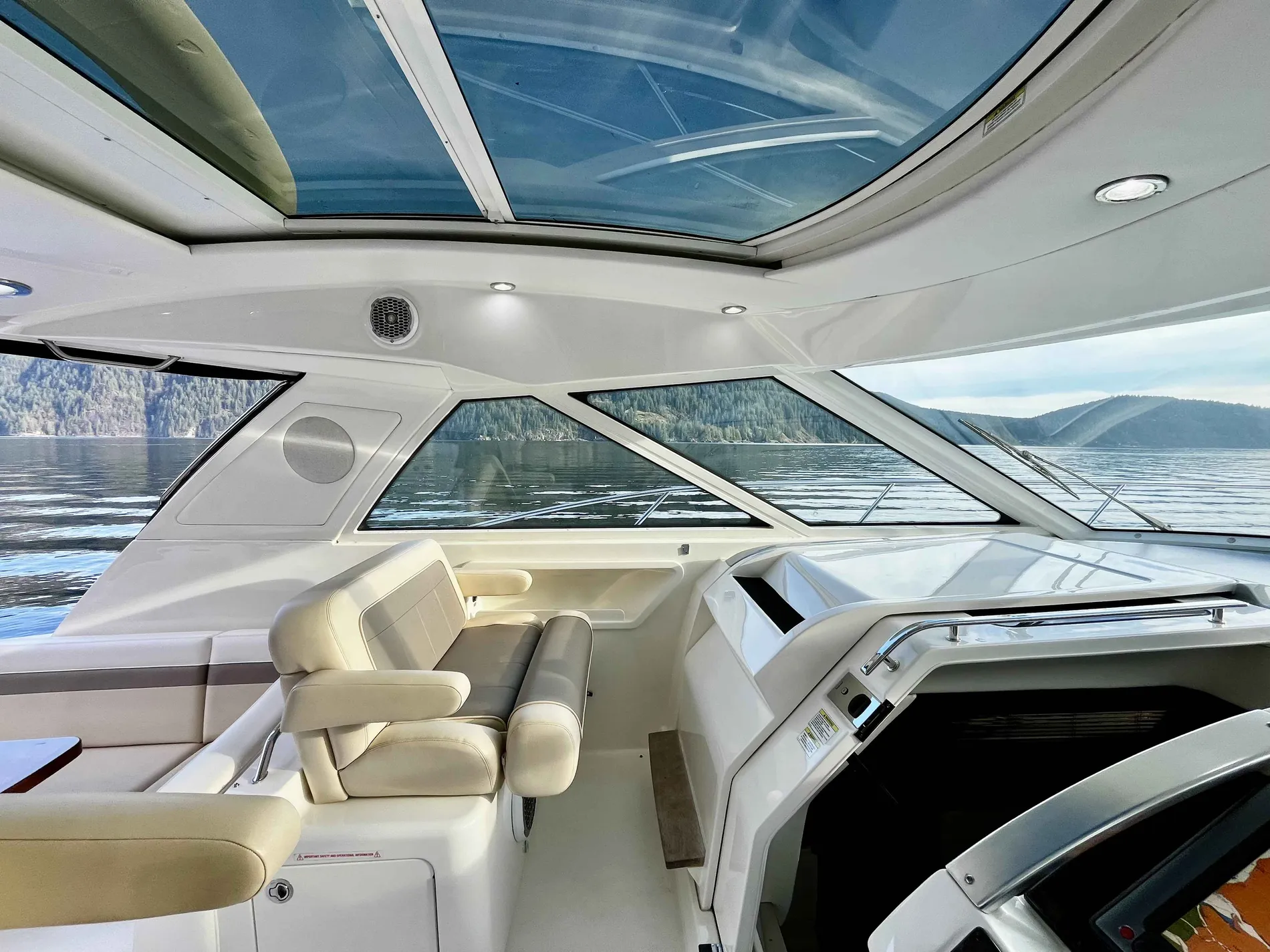 Pre-Owned 2012 Sea ray 450 Sundancer for Sale | Vancouver, BC | M&P Yacht Centre | 67a6cb87b65a37a06e0243ef