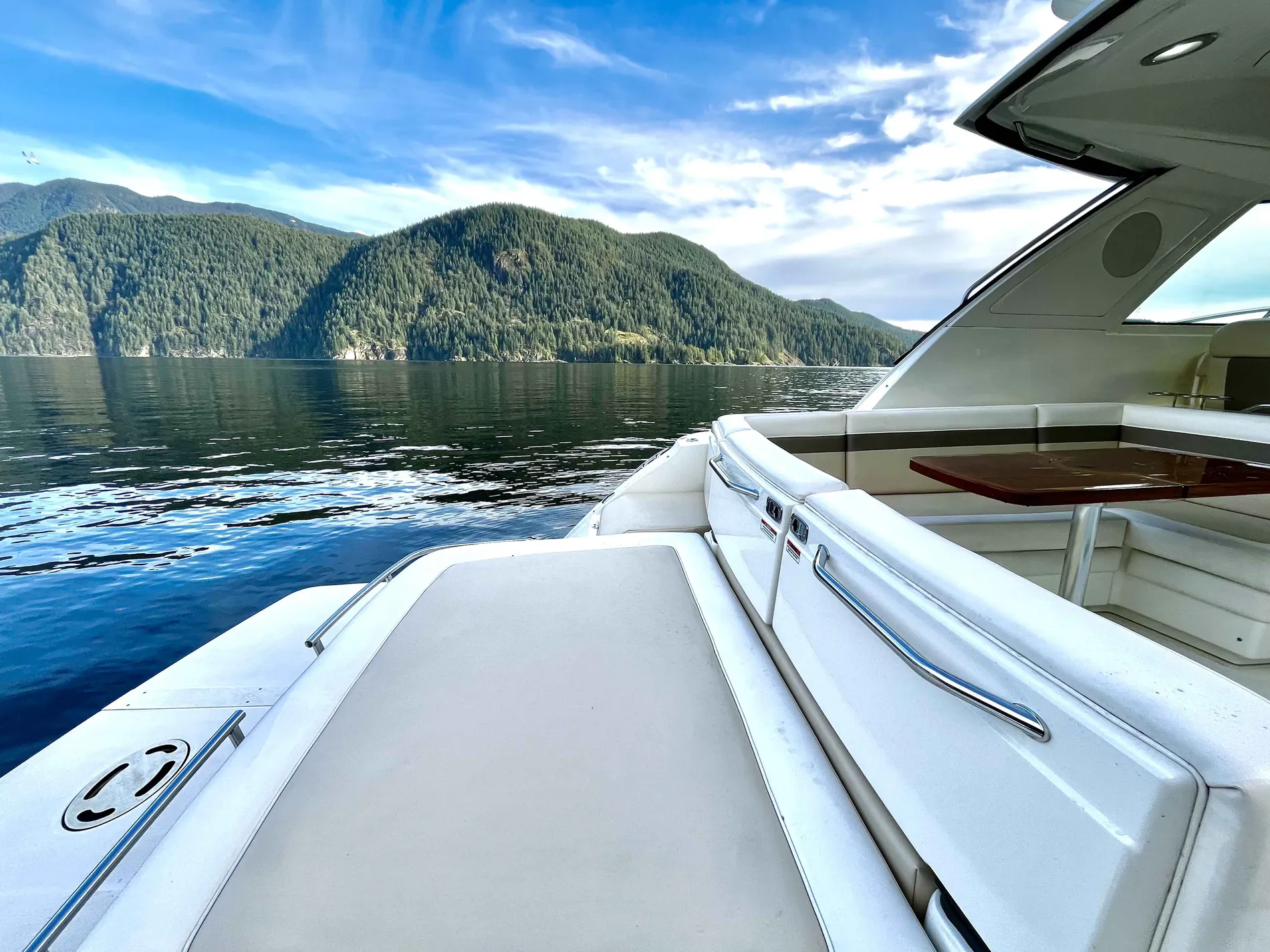Pre-Owned 2012 Sea ray 450 Sundancer for Sale | Vancouver, BC | M&P Yacht Centre | 67a6cb87b65a37a06e0243ef