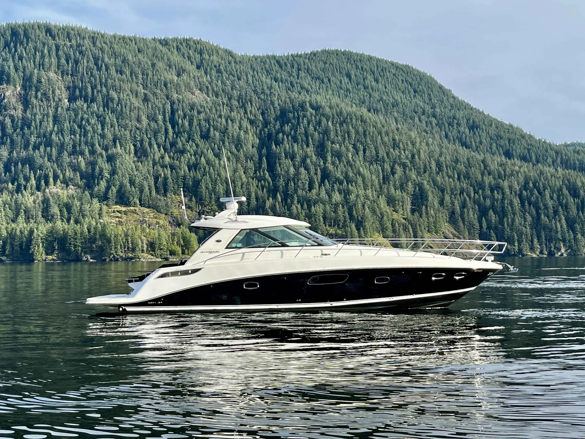 Pre-Owned 2012 Sea ray 450 Sundancer for Sale | Vancouver, BC | M&P Yacht Centre | 67a6cb87b65a37a06e0243ef