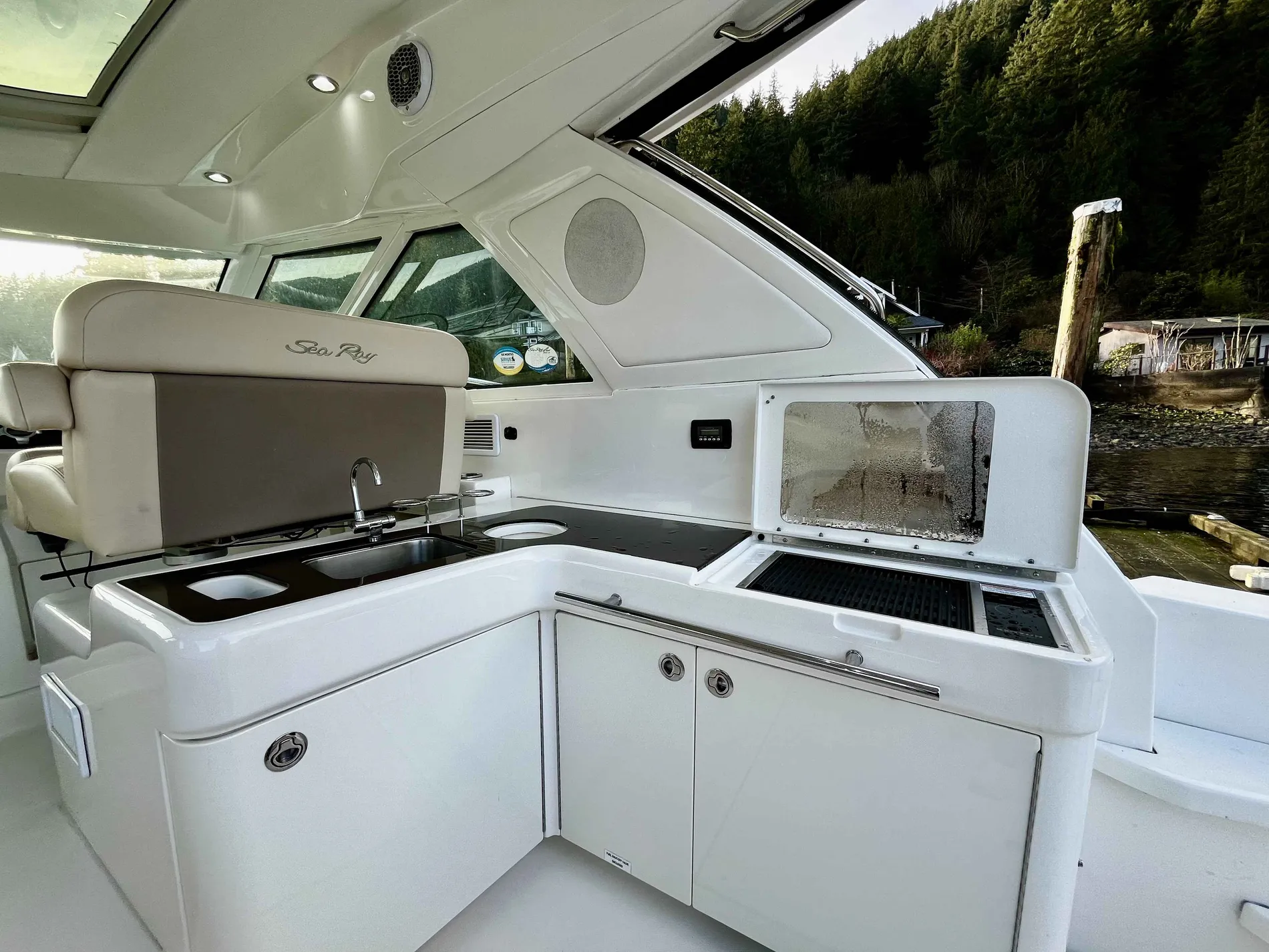 Pre-Owned 2012 Sea ray 450 Sundancer for Sale | Vancouver, BC | M&P Yacht Centre | 67a6cb87b65a37a06e0243ef